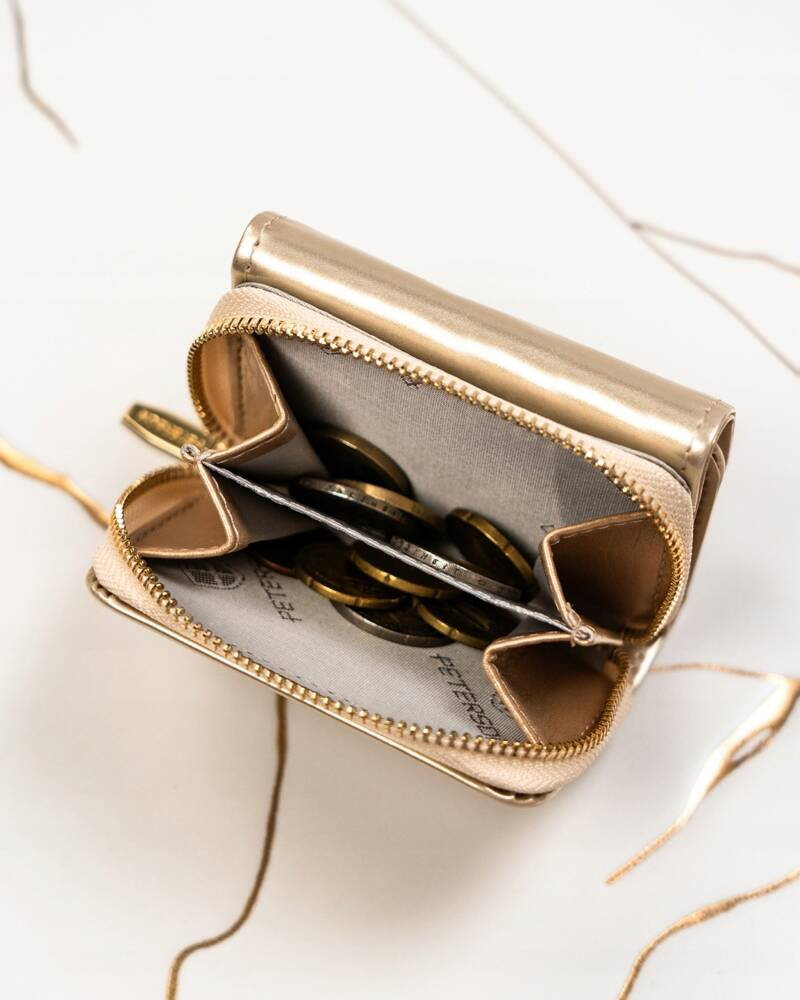 Elegancki portfel damski z lakierowanej skóry ekologicznej - Peterson - obrazek 9