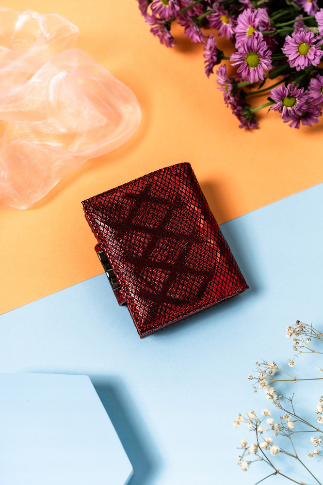 Mały, skórzany portfel damski na zatrzask i bigiel - Lorenti - obrazek 4