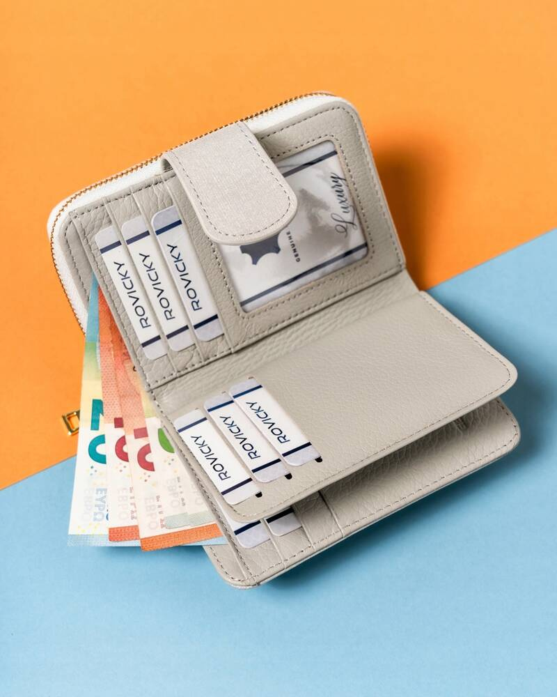 Skórzany, elegancki portfel damski na zatrzask i suwak - Lorenti - obrazek 7