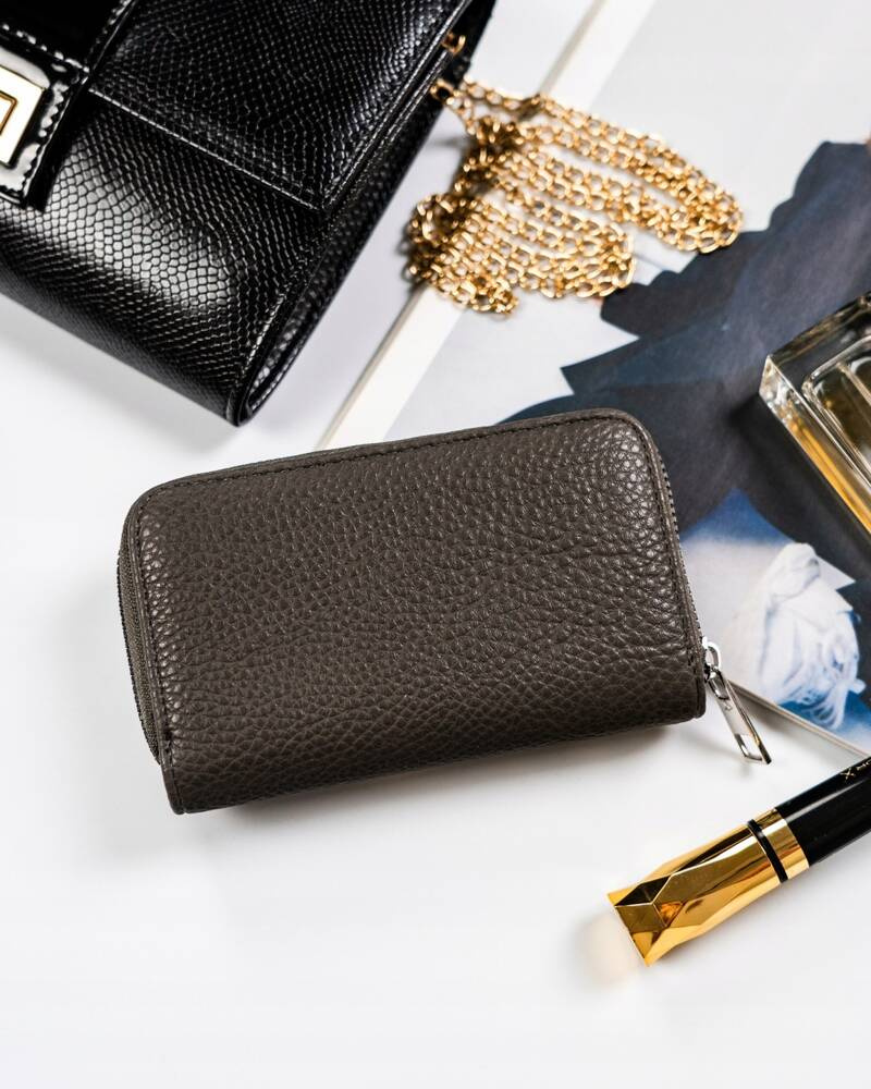 Średni portfel damski ze skóry ekologicznej o groszkowej fakturze - 4U Cavaldi - obrazek 4