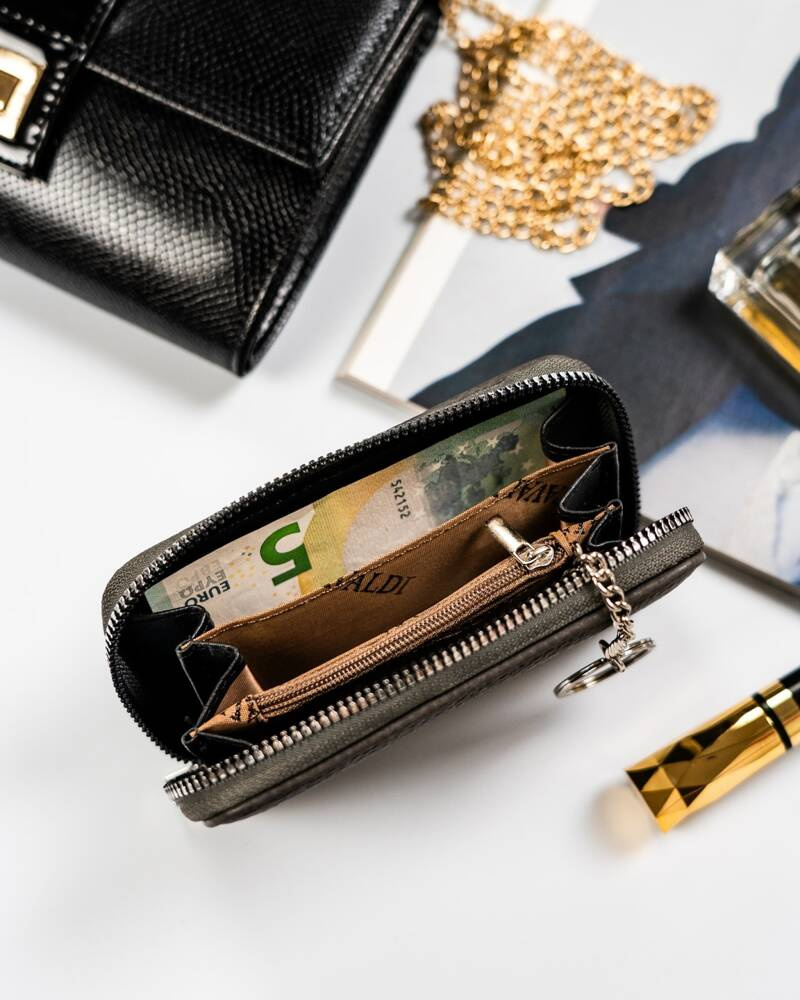 Średni portfel damski ze skóry ekologicznej o groszkowej fakturze - 4U Cavaldi - obrazek 7