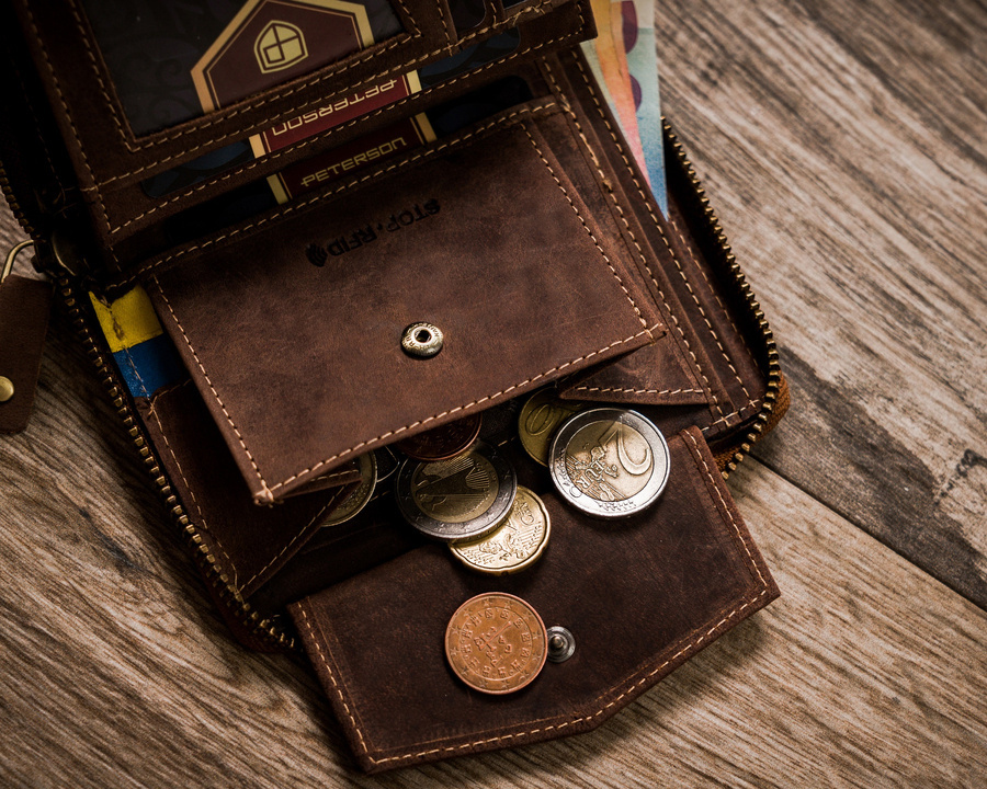 Skórzany portfel męski z godłem i barwami Ukrainy - Peterson - obrazek 11