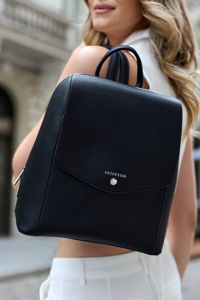 Stylowy plecak damski z klapką - Peterson - obrazek 9