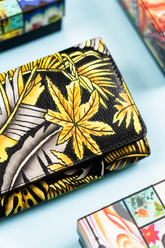 Damski portfel na zatrzask wykonany ze skóry naturalnej - Rovicky - obrazek 3