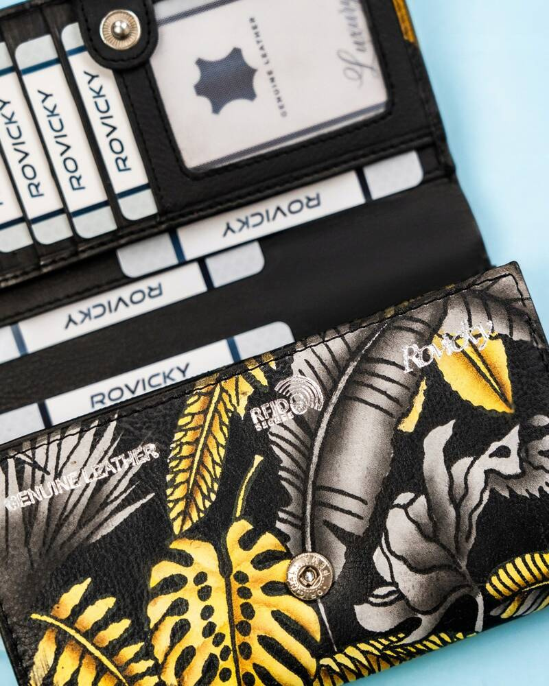Damski portfel na zatrzask wykonany ze skóry naturalnej - Rovicky - obrazek 9