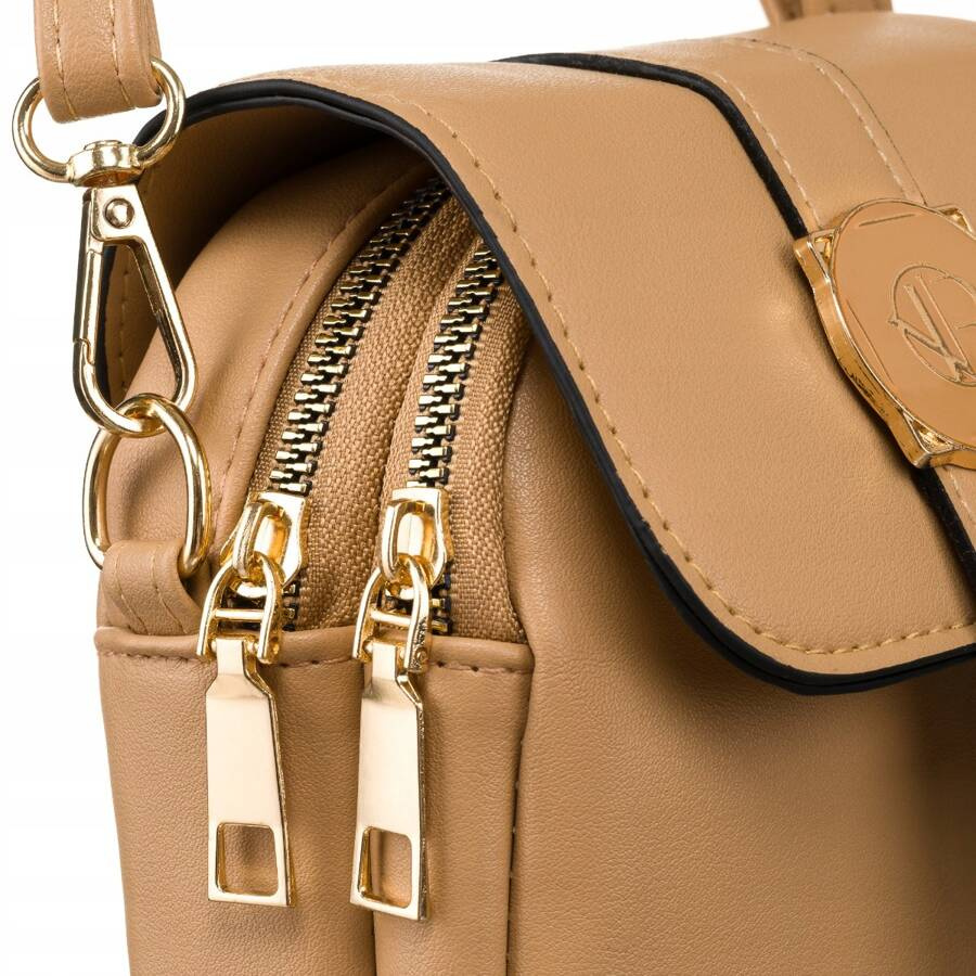 Mini torebka damska ze skóry ekologicznej w brązowym kolorze zawieszona na doczepianym pasku - Rovicky - obrazek 7