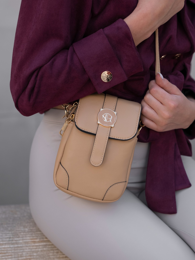 Mini torebka damska ze skóry ekologicznej w brązowym kolorze zawieszona na doczepianym pasku - Rovicky - obrazek 6