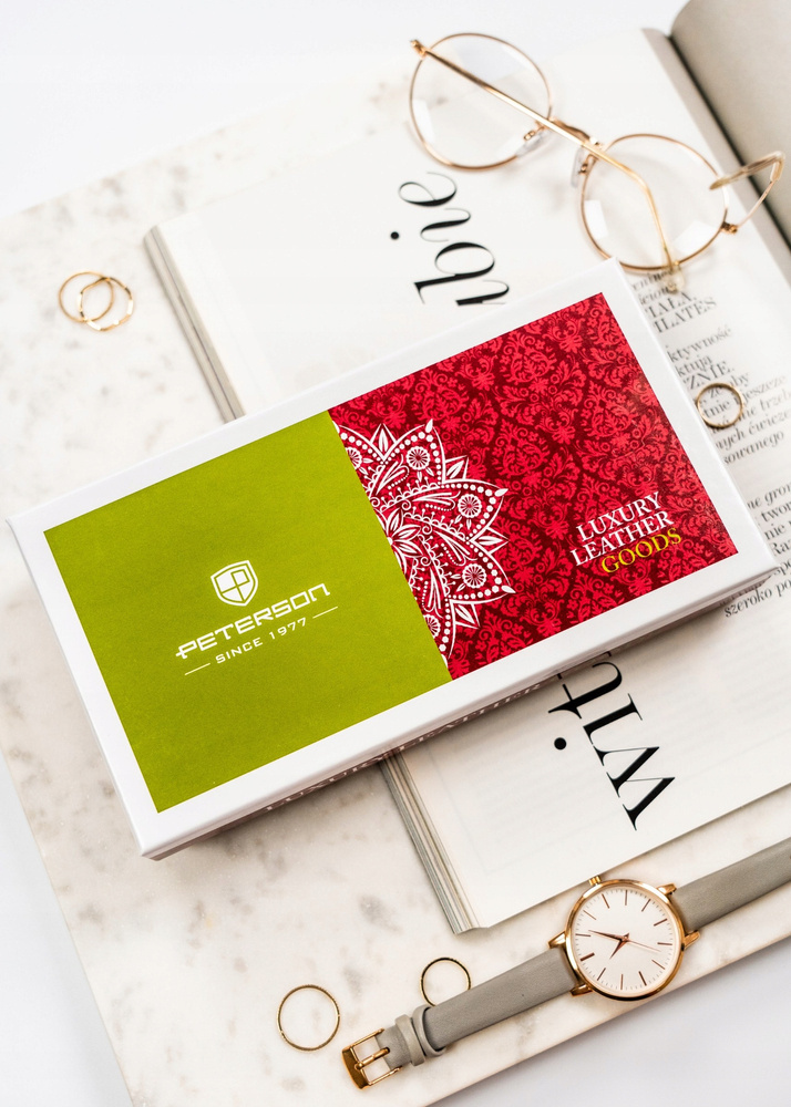 Duży, czarno-złoty portfel damski ze skóry naturalnej zamykany na zatrzask - Peterson - obrazek 11