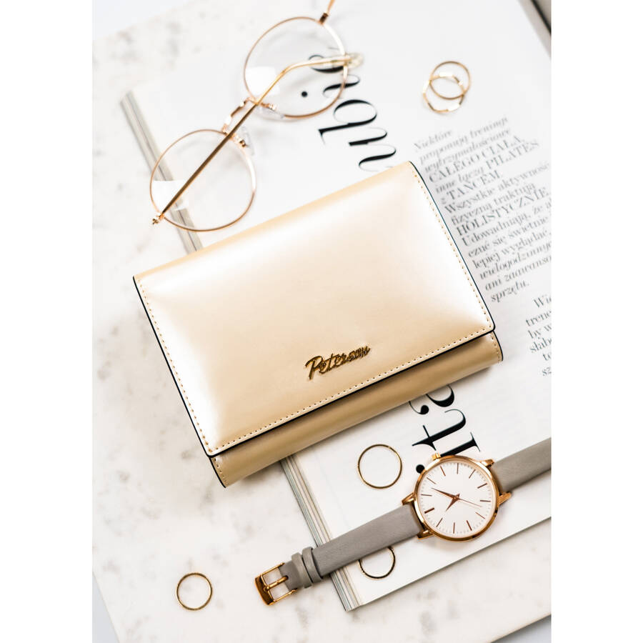 Portfel damski średnich rozmiarów w kolorze beżowym mieszczący dowód rejestracyjny - Peterson - obrazek 2