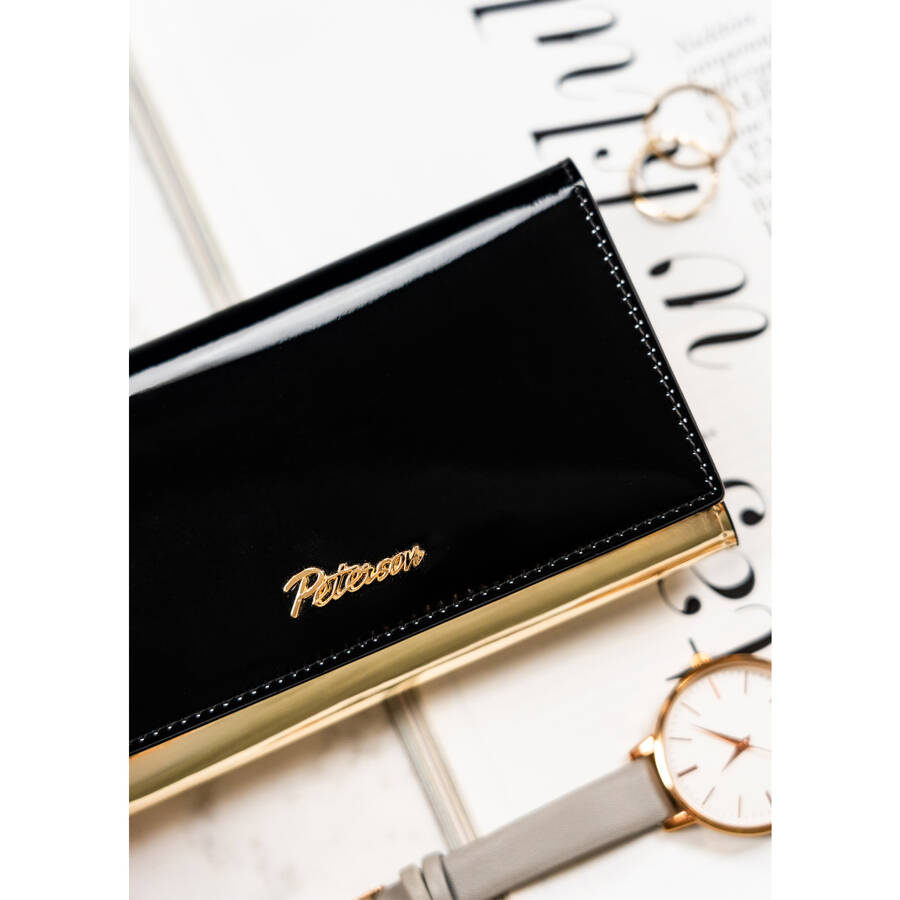 Klasyczny portfel damski ze skóry naturalnej w czarno-złotym kolorze zapakowany w markowe pudełko - Peterson - obrazek 3