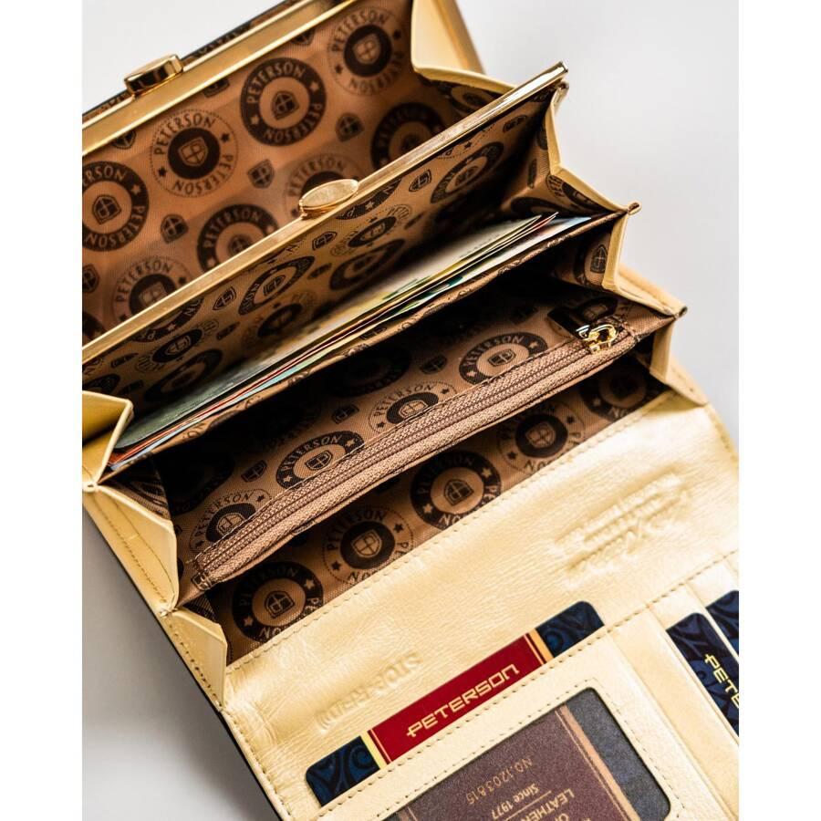 Klasyczny portfel damski ze skóry naturalnej w czarno-złotym kolorze zapakowany w markowe pudełko - Peterson - obrazek 11