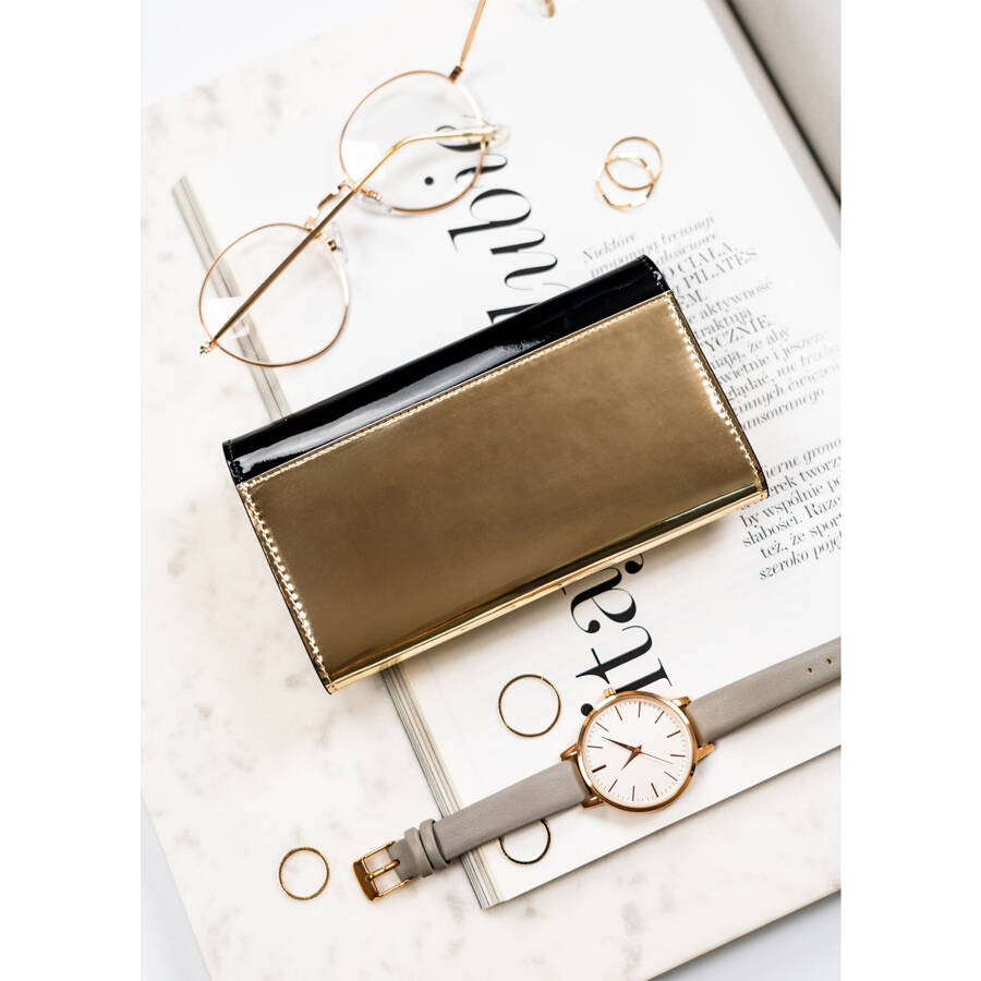 Klasyczny portfel damski ze skóry naturalnej w czarno-złotym kolorze zapakowany w markowe pudełko - Peterson - obrazek 4