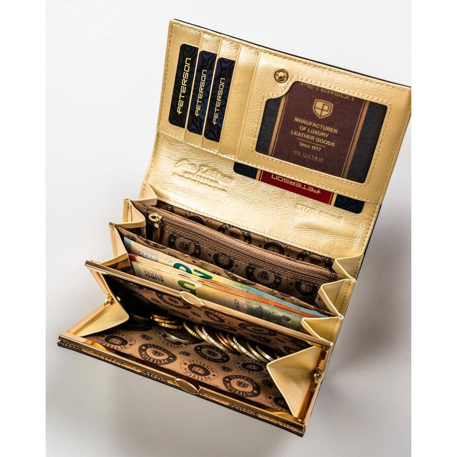 Klasyczny portfel damski ze skóry naturalnej w czarno-złotym kolorze zapakowany w markowe pudełko - Peterson - obrazek 9