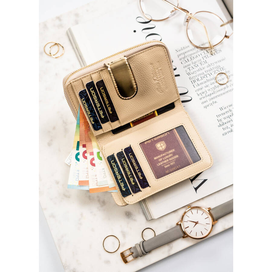 Elegancki, niewielki portfel w kolorze złotym wykonany ze skóry naturalnej - Peterson - obrazek 9