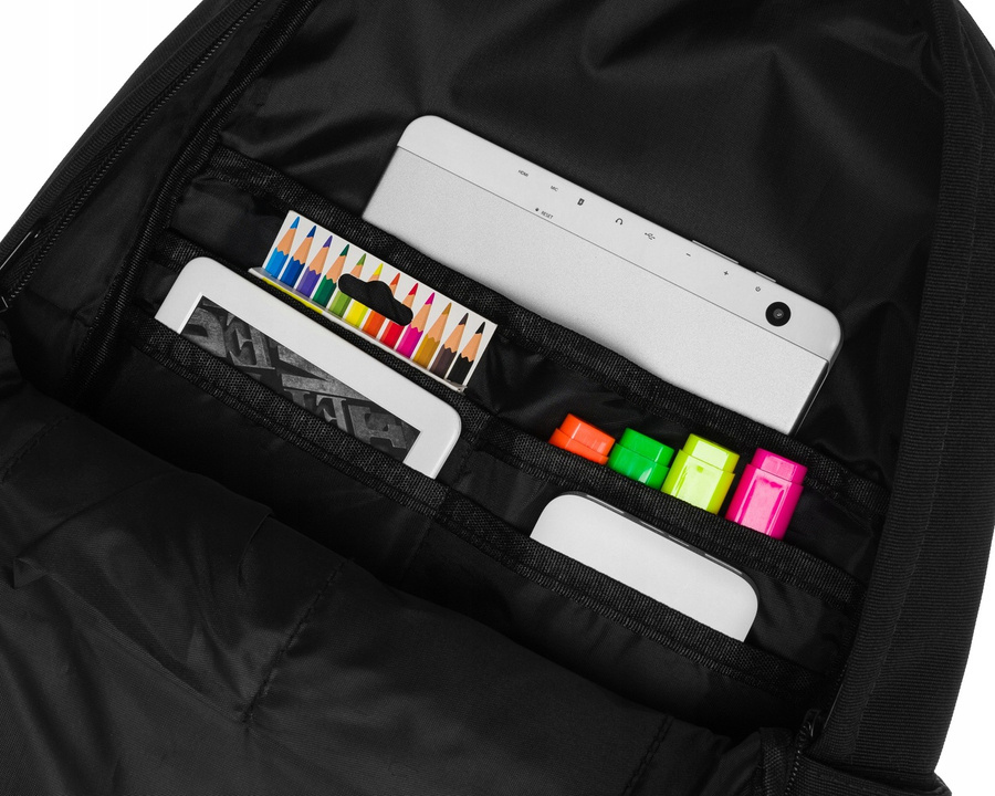 Sportowy, pojemny plecak w czarnym kolorze z zewnętrznymi kieszonkami - Peterson - obrazek 6