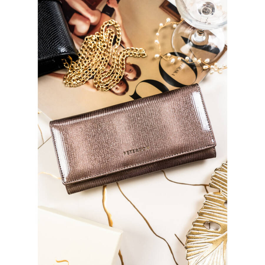 Szary portfel damski z lakierowanej skóry naturalnej na zatrzask - Peterson - obrazek 3