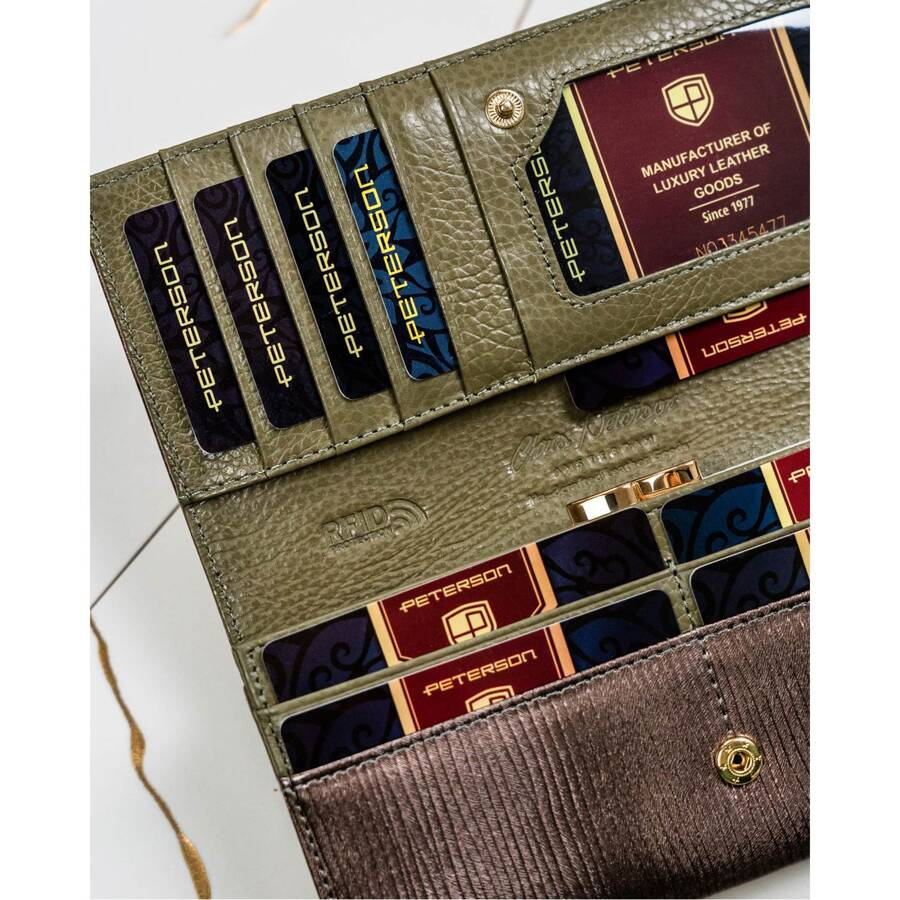 Szary portfel damski z lakierowanej skóry naturalnej na zatrzask - Peterson - obrazek 9