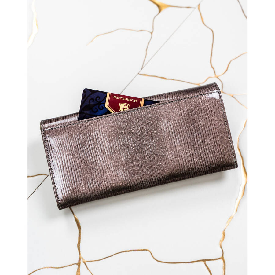 Szary portfel damski z lakierowanej skóry naturalnej na zatrzask - Peterson - obrazek 13
