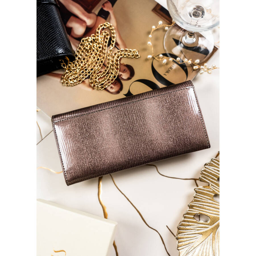 Szary portfel damski z lakierowanej skóry naturalnej na zatrzask - Peterson - obrazek 5