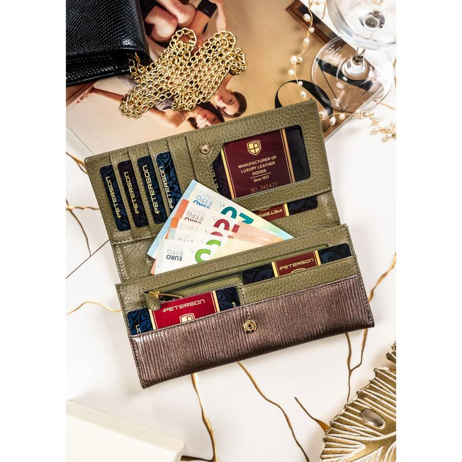 Lakierowany portfel damski w szarym kolorze z kieszenią na suwak - Peterson - obrazek 6