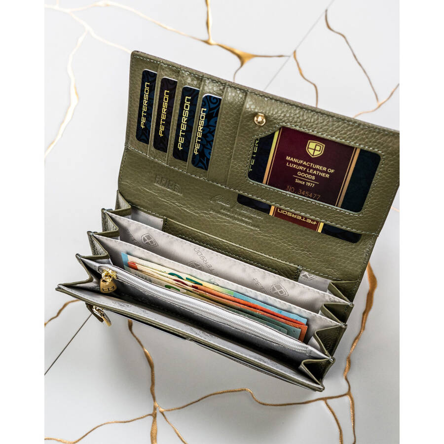 Lakierowany portfel damski w szarym kolorze z kieszenią na suwak - Peterson - obrazek 10