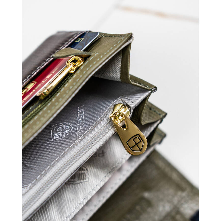 Lakierowany portfel damski w szarym kolorze z kieszenią na suwak - Peterson - obrazek 12