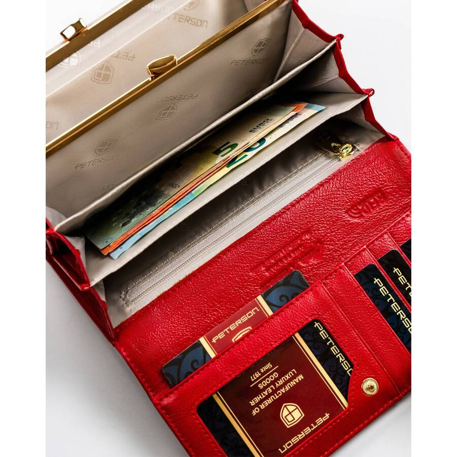 Pojemny, czerwony portfel damski ze zwierzęcym tłoczeniem na klapie - Peterson - obrazek 10