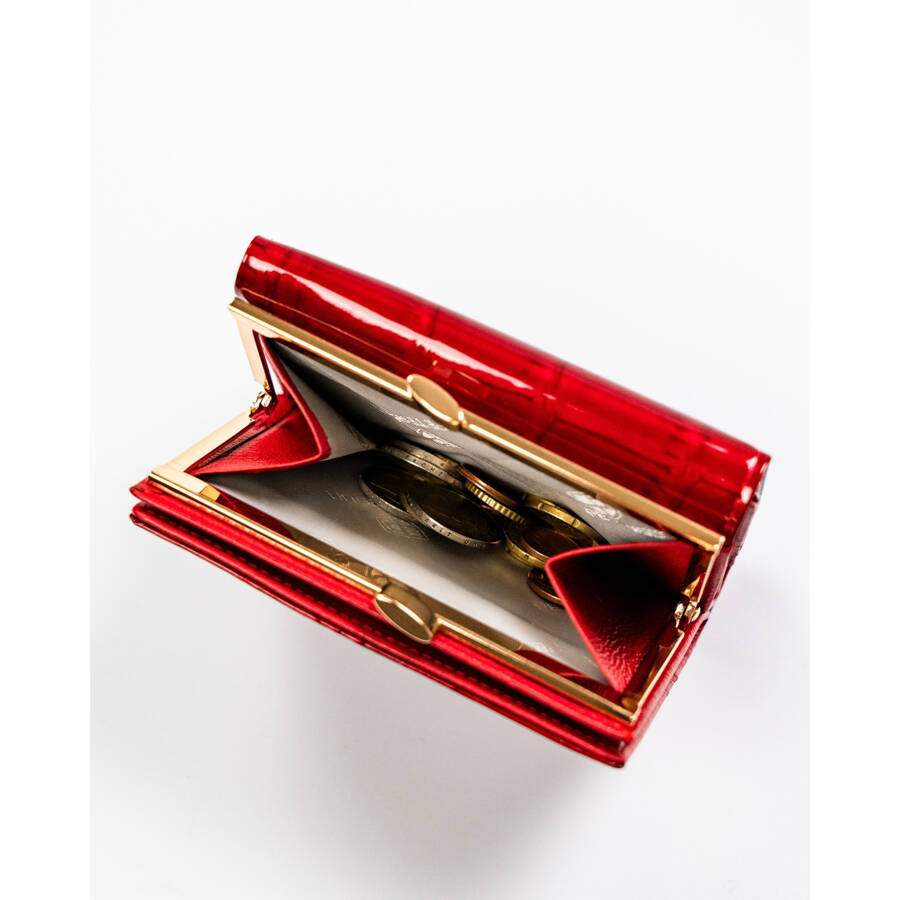 Mały portfel damski ze skóry naturalnej w czerwonym kolorze zamykany na bigiel i zatrzask - Peterson - obrazek 11