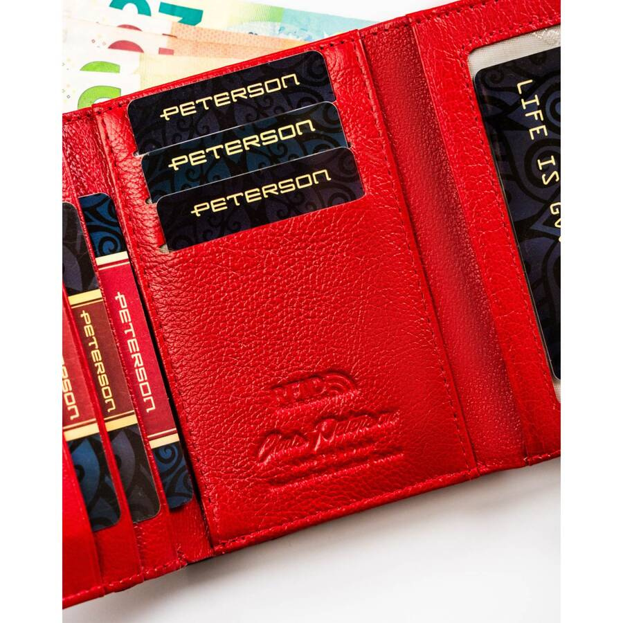 Mały portfel damski ze skóry naturalnej w czerwonym kolorze zamykany na bigiel i zatrzask - Peterson - obrazek 9
