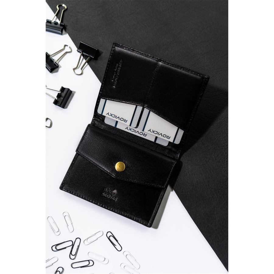 Pionowy, skórzany portfel męski w czarnym kolorze bez zapięcia zewnętrznego - Rovicky - obrazek 5