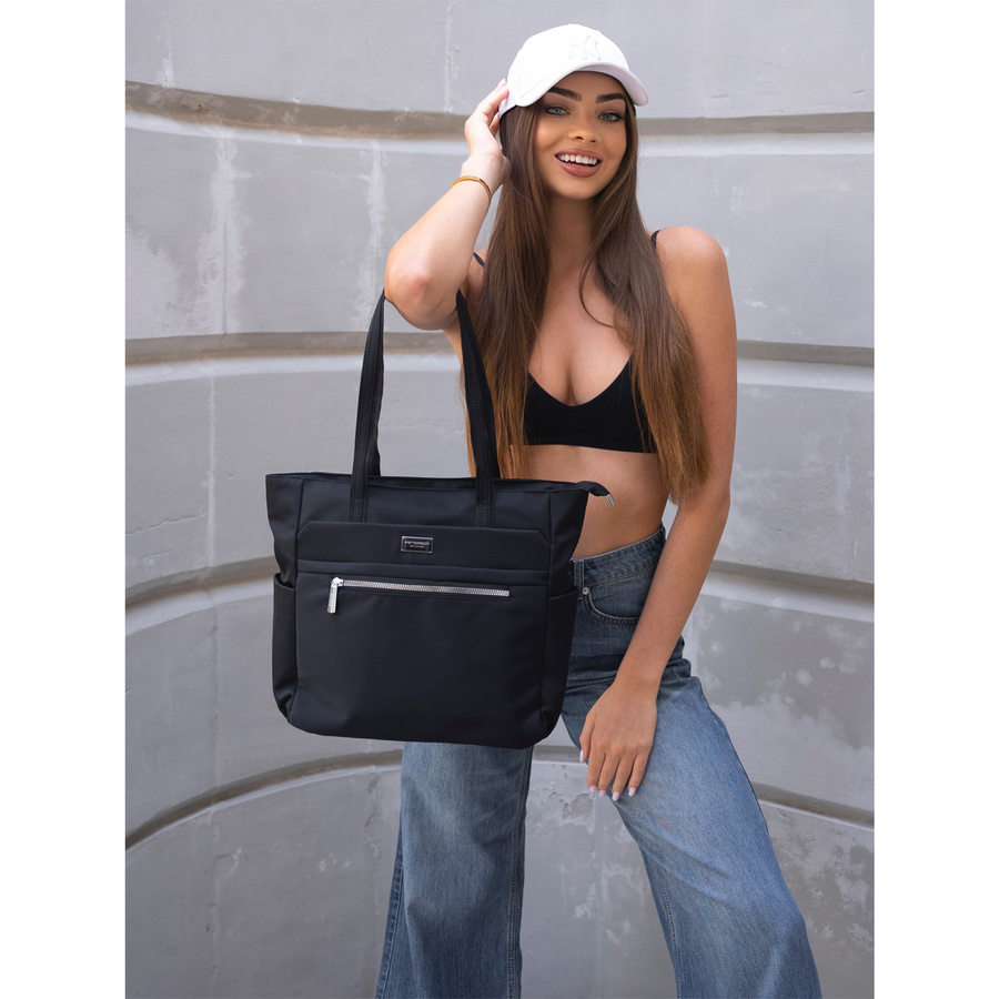 Miejska torebka damska mieszcząca A4 w czarnym kolorze - Peterson - obrazek 2