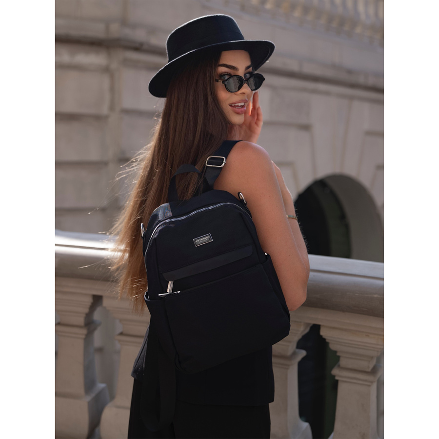 Plecak damski z kieszeniami w czarnym kolorze - Peterson - obrazek 2