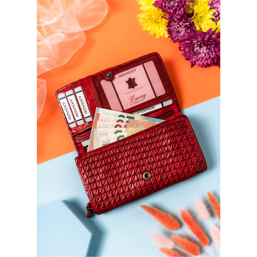 Czerwony portfel damski z tłoczeniem geometrycznym - Rovicky - obrazek 5