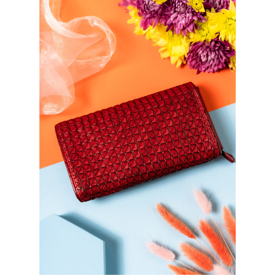 Czerwony portfel damski z tłoczeniem geometrycznym - Rovicky - obrazek 4