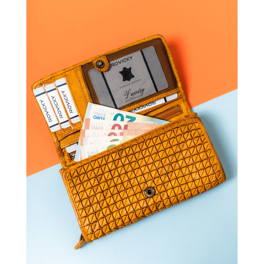 Musztardowy portfel z geometrycznym wzorem skóra naturalna - Rovicky - obrazek 7