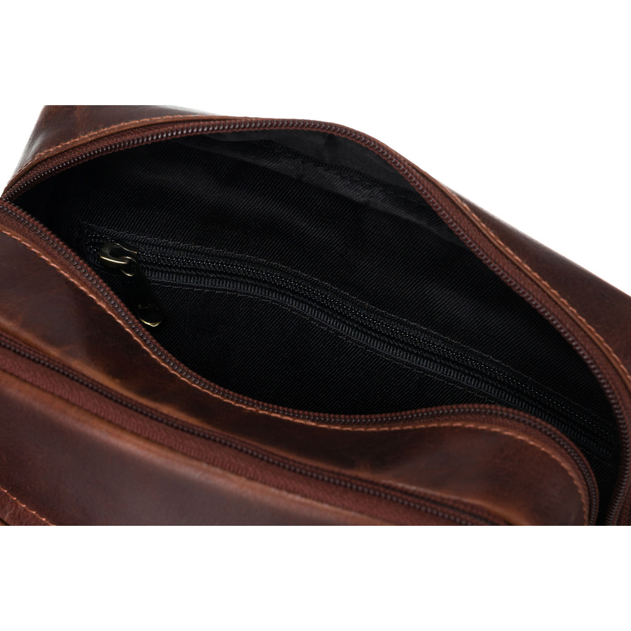 Listonoszka męska ze skóry naturalnej w brązowym kolorze z zewnętrzną kieszenią na suwak - Peterson - obrazek 8