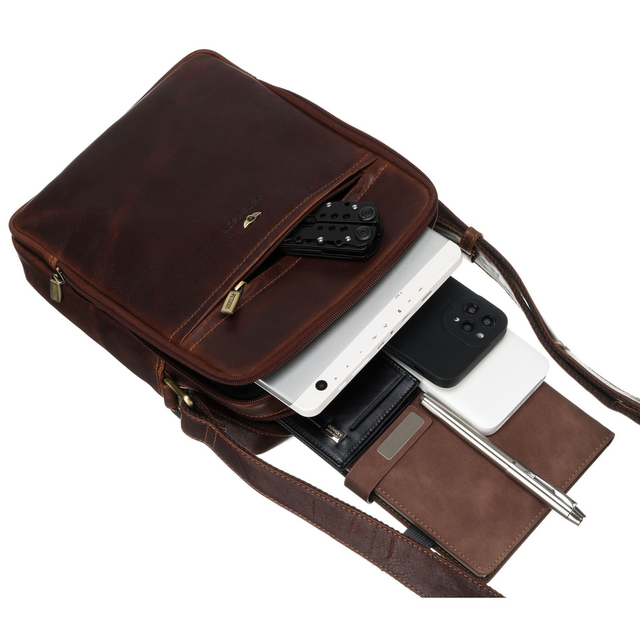 Listonoszka męska ze skóry naturalnej w brązowym kolorze z zewnętrzną kieszenią na suwak - Peterson - obrazek 10