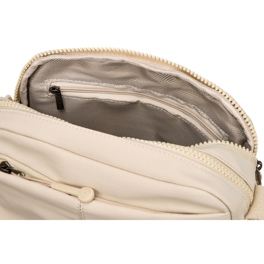 Listonoszka damska w beżowym kolorze zawieszona na regulowanym pasku - Peterson - obrazek 7