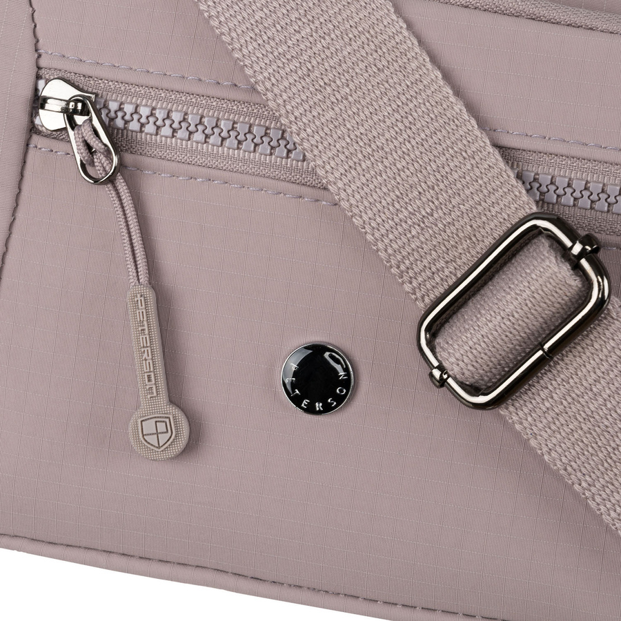 Miejska listonoszka damska w jasnym, fioletowym kolorze zawieszona na regulowanym pasku - Peterson - obrazek 7