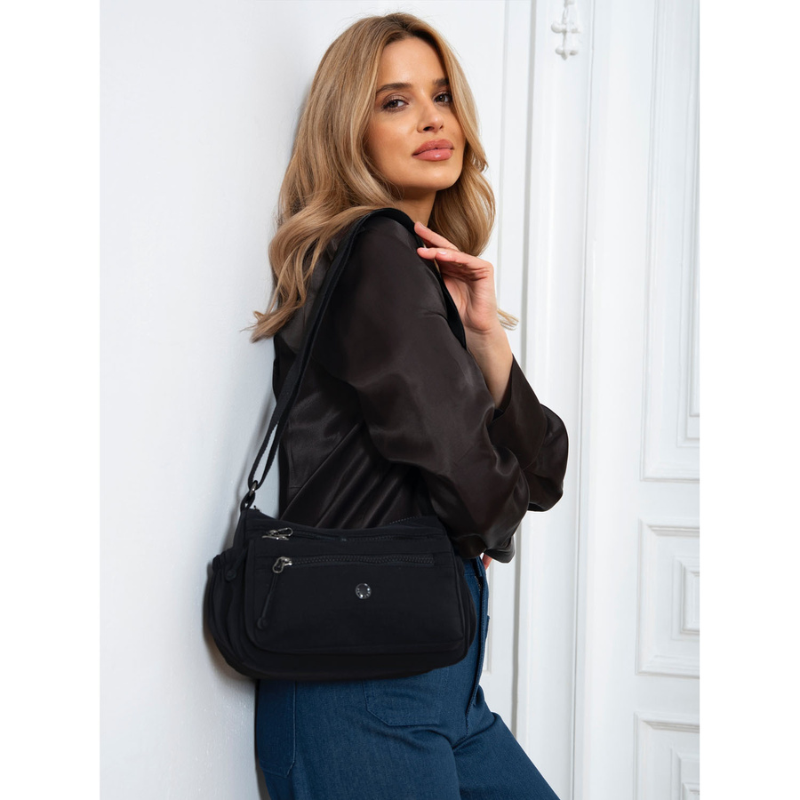 Listonoszka damska na szerokim pasku wykonana z poliestru w czarnym kolorze - Peterson - obrazek 2