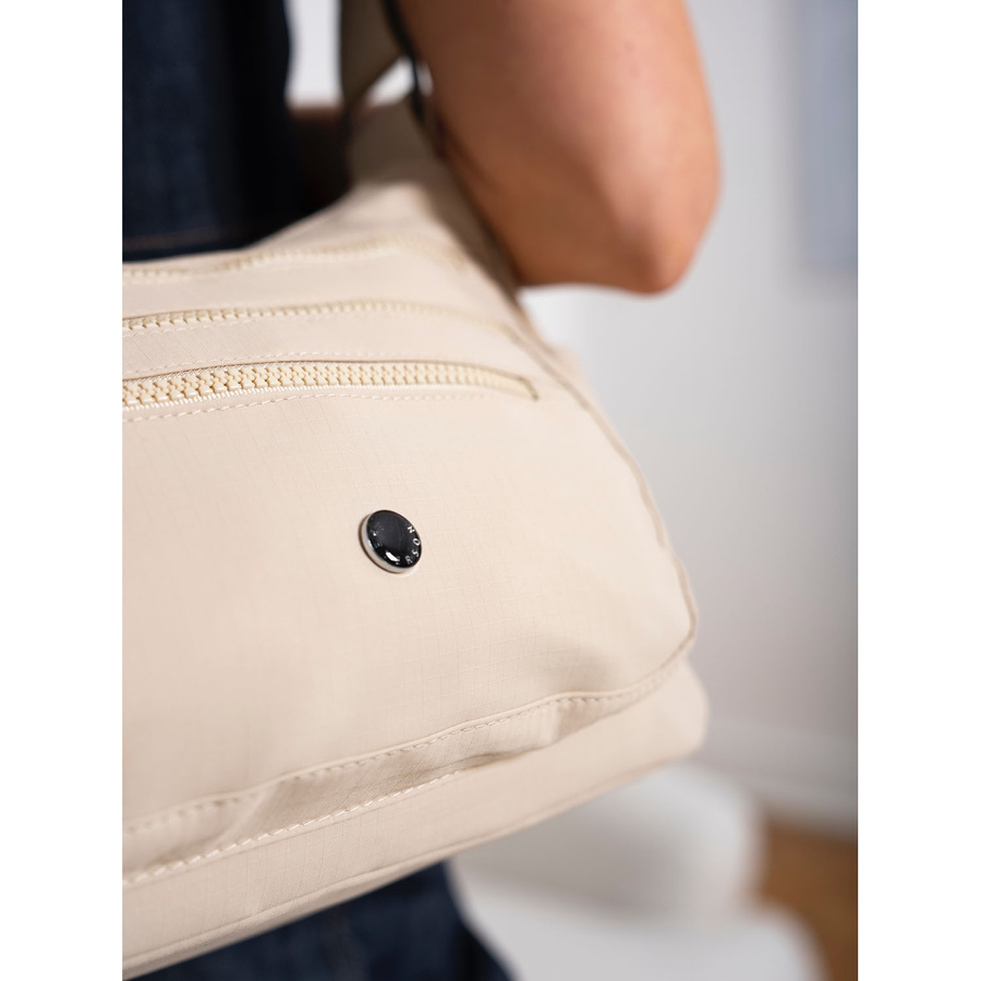 Miejska torebka damska w beżowym kolorze wykonana z poliestru - Peterson - obrazek 9