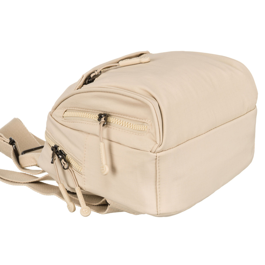 Beżowy plecak damski z poliestru zawieszony na regulowanych szelkach - Peterson - obrazek 15