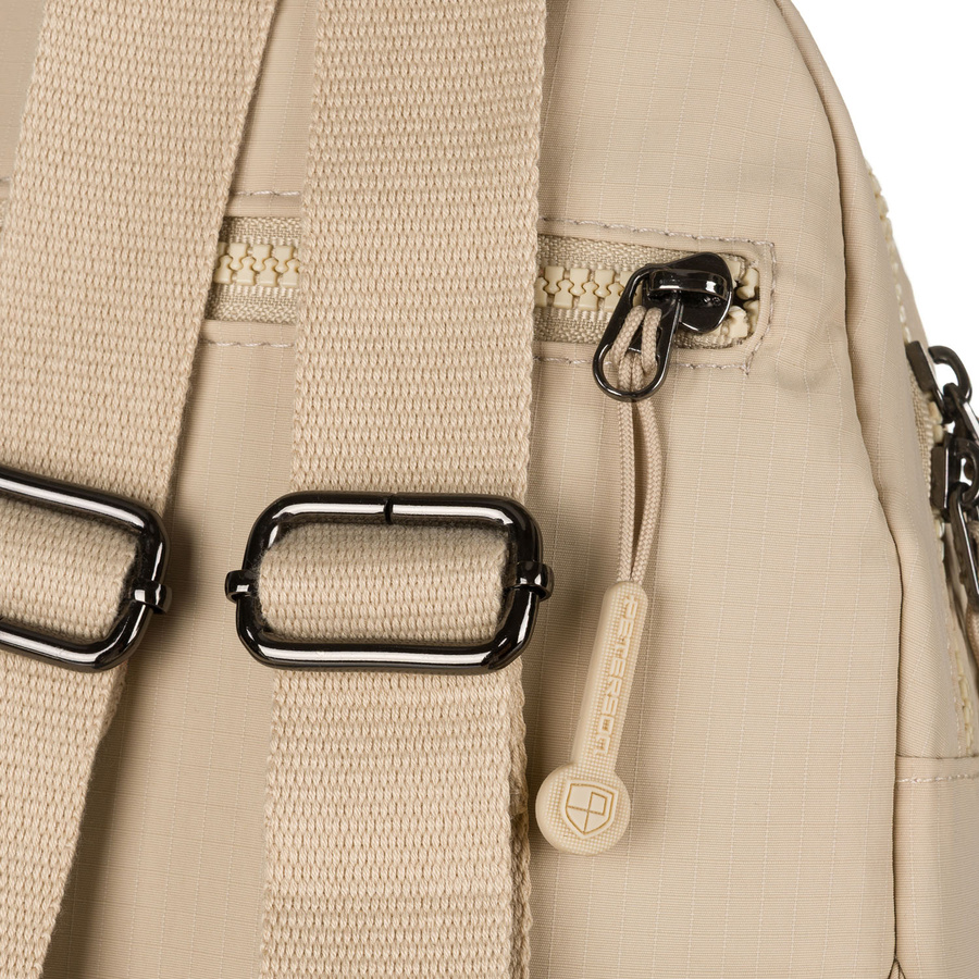 Beżowy plecak damski z poliestru zawieszony na regulowanych szelkach - Peterson - obrazek 12