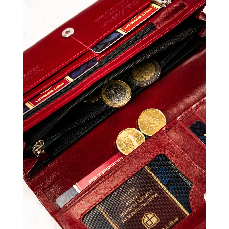 Elegancki, skórzany portfel damski w czerwonym kolorze zamykany na zatrzask - Peterson - obrazek 12
