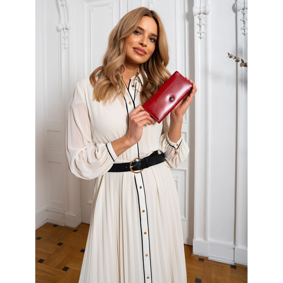 Elegancki, skórzany portfel damski w czerwonym kolorze zamykany na zatrzask - Peterson - obrazek 3