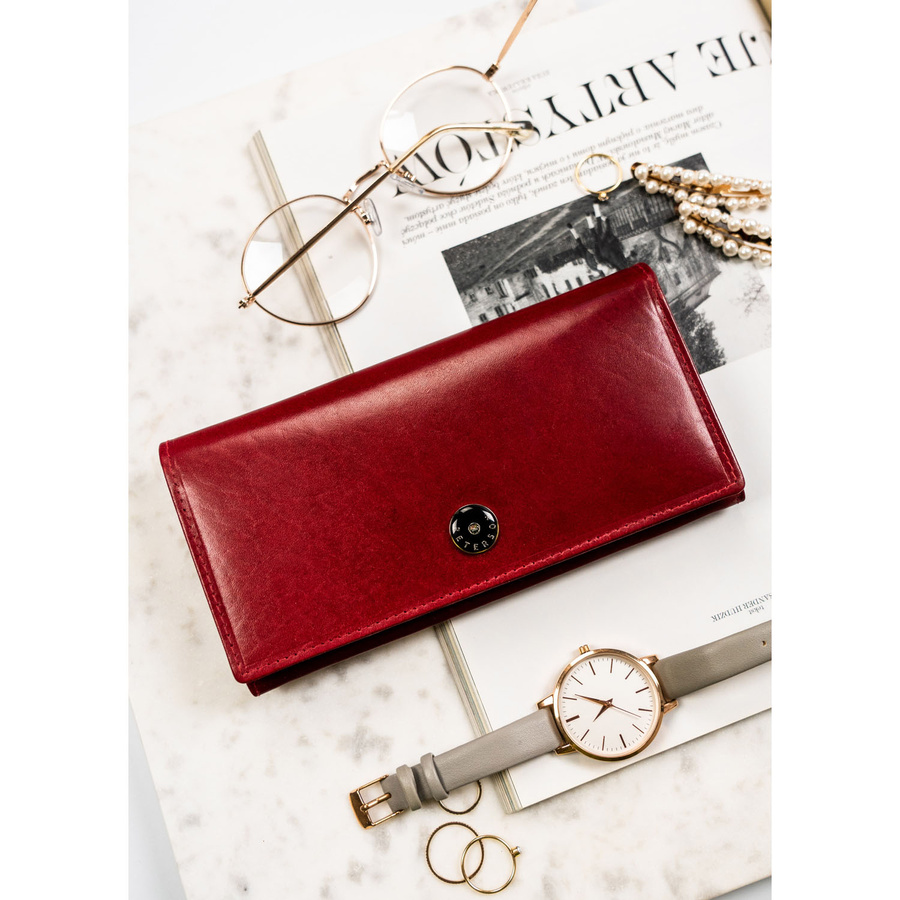 Elegancki, skórzany portfel damski w czerwonym kolorze zamykany na zatrzask - Peterson - obrazek 5