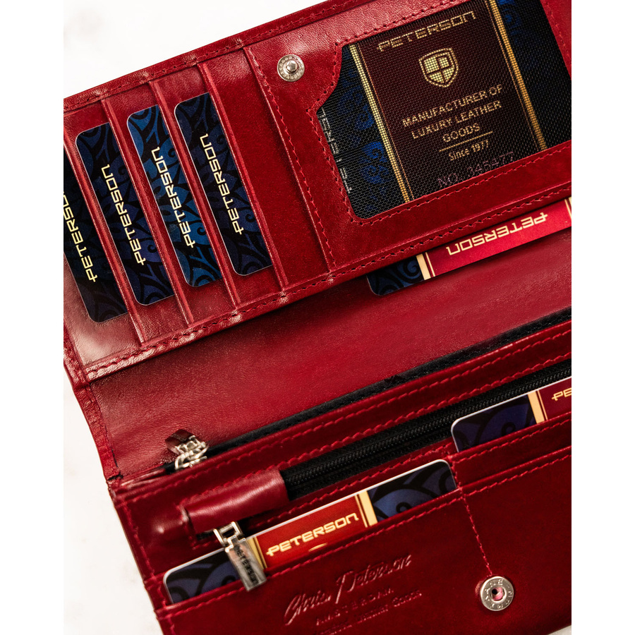 Elegancki, skórzany portfel damski w czerwonym kolorze zamykany na zatrzask - Peterson - obrazek 10
