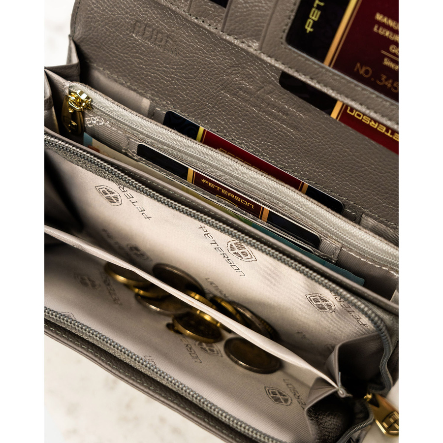 Pojemny portfel damski ze skóry naturalnej w srebrnym kolorze zamykany na zatrzask - Peterson - obrazek 10