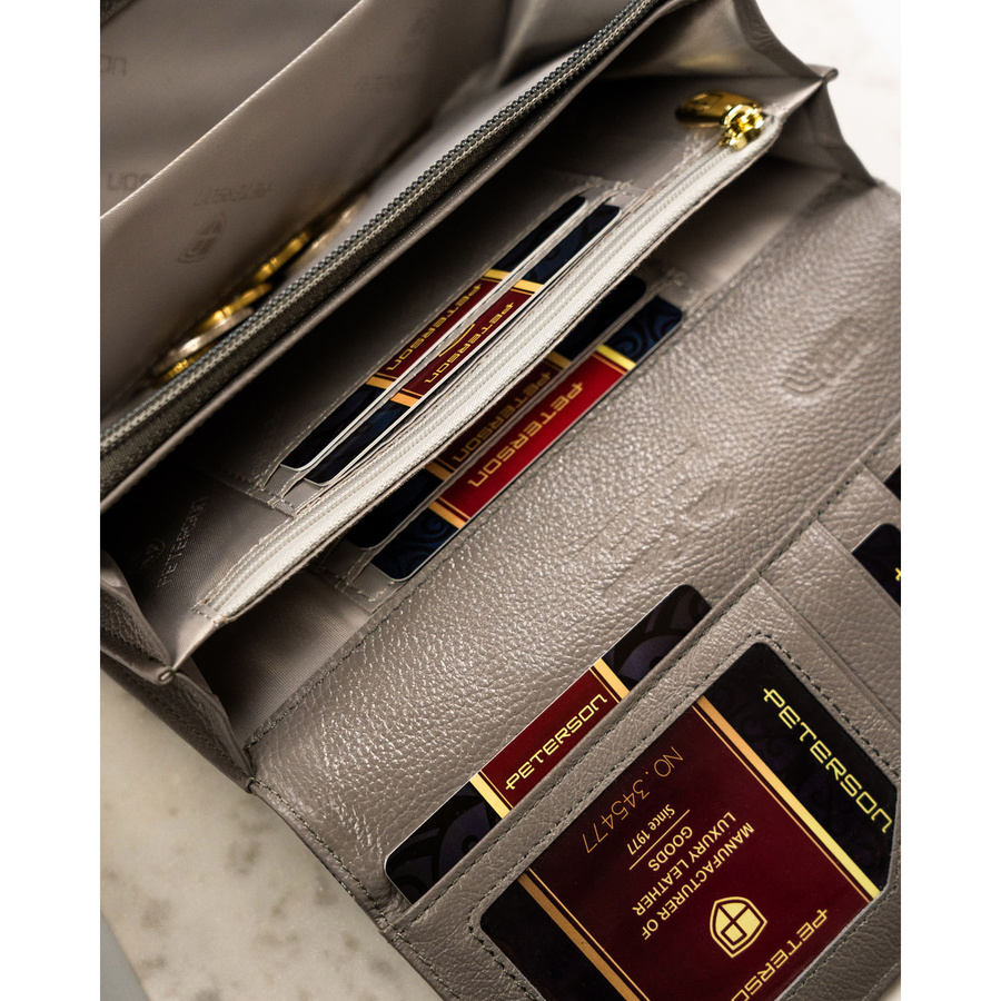 Pojemny portfel damski ze skóry naturalnej w srebrnym kolorze zamykany na zatrzask - Peterson - obrazek 11