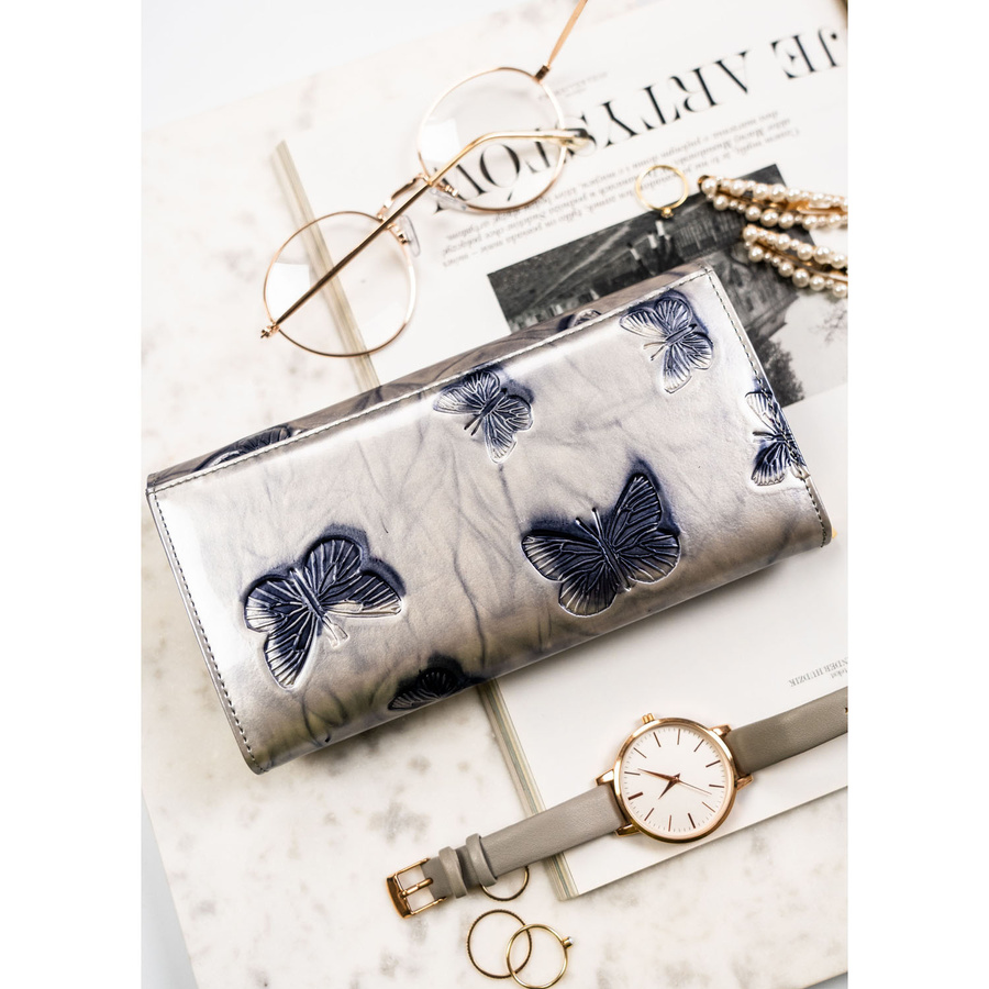 Pojemny portfel damski ze skóry naturalnej w srebrnym kolorze zamykany na zatrzask - Peterson - obrazek 5